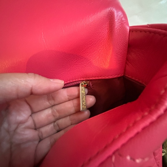 AUTHENTIC CHANEL 19, Large - Dark Rose - Picture 12 of 17